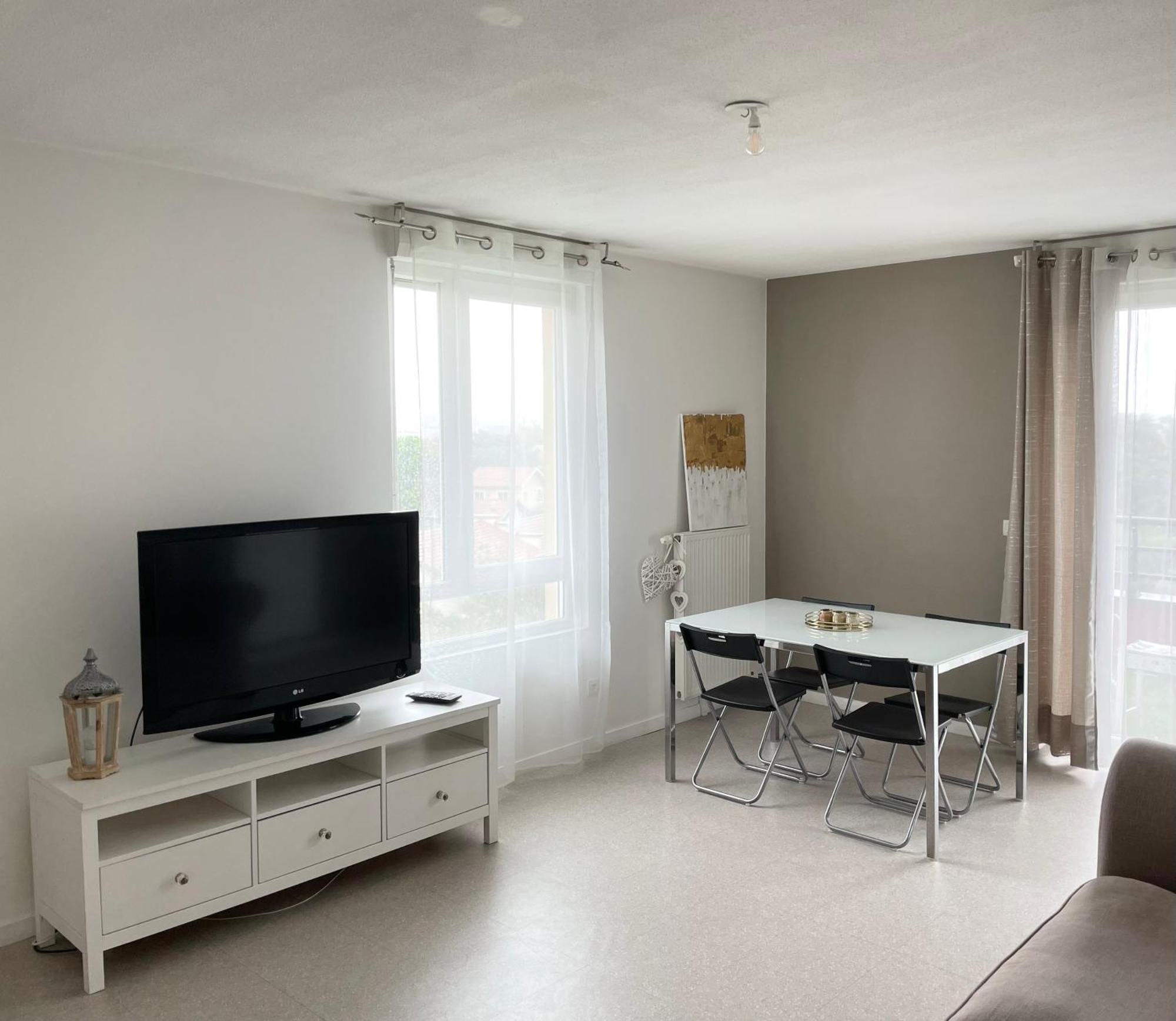 Grand T2 Spacieux Tres Calme Bron Exterior foto